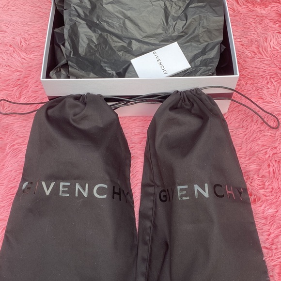 ❤️🤍Givenchy Urban Street Sneaker - Picture 9 of 15